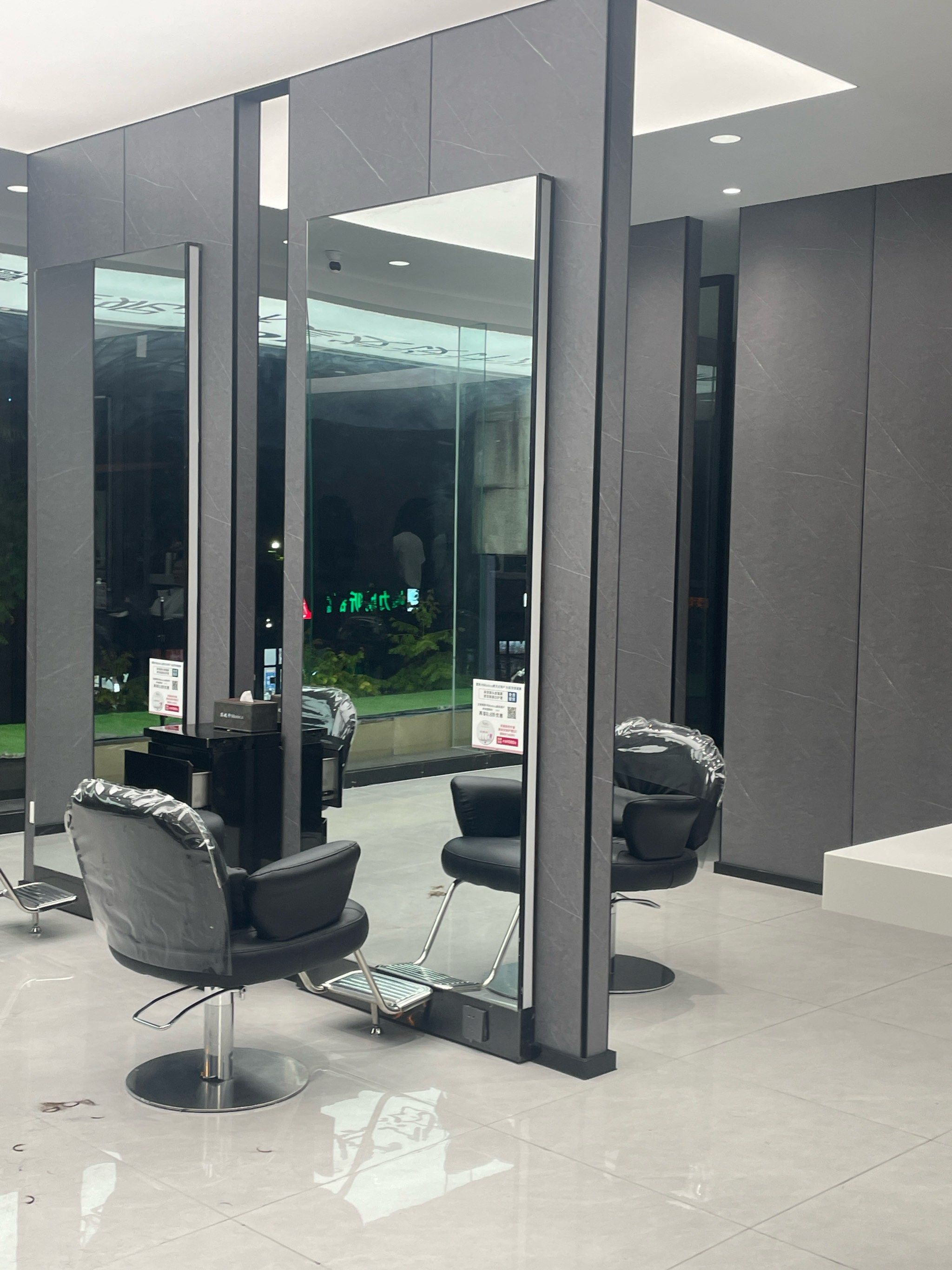 家门口新开的理发店