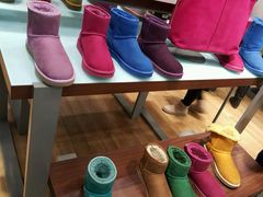 -UGG(燕莎奥特莱斯购物中心店)