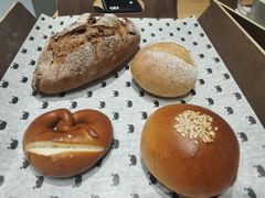 -沁屋面包店(人民东路店)