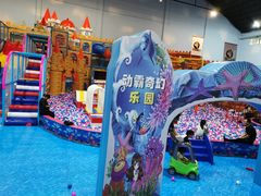 -嘿哟动霸CHUA·新潮玩运动娱乐中心·蹦床滑冰团建乐园