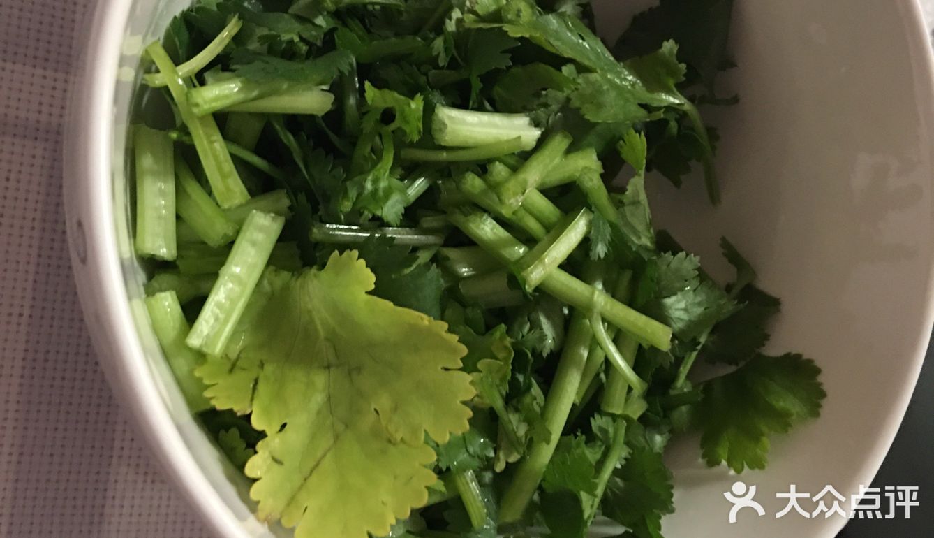 某位童鞋手工制作的凉拌鸡爪，手动点赞 看看这个色泽是