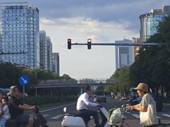 -白石桥南(地铁站)