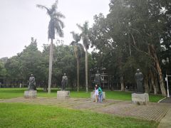 -近代中国十八先贤铜像广场(广州校区)