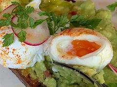 牛油果温泉蛋吐司-O'mills Sourdough Bakery&Bistro(永嘉路店)
