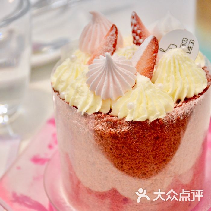 风甜日暖.星座主题甜点4寸草莓爆酱蛋糕图片-郑州面包烘焙
