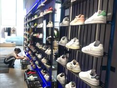 -阿迪达斯(武林银泰三叶草店)