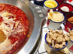 -强盅盅重庆市井火锅店(中央大街店)