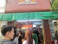 -Bánh Mì Huynh Hoa