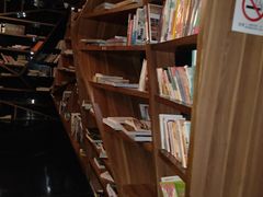 -钟书阁(松江泰晤士小镇店)