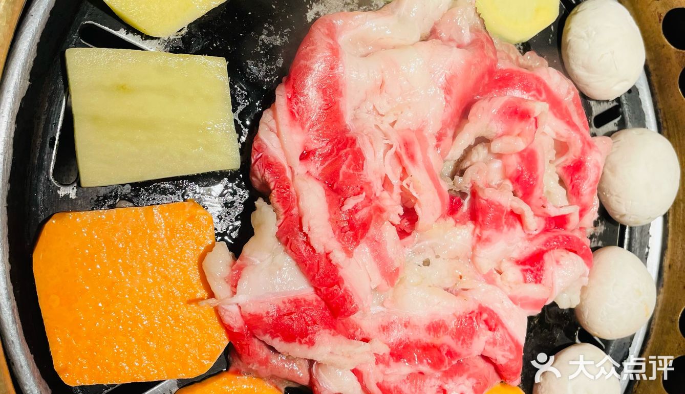 起风降温该咋办？小姐姐说没有比这样吃一顿烤肉更带劲儿的了！