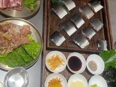 -围炉肉舍•炭烤活鳗•丹东海鲜烤肉(步行街店)