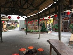 -茅草房·河畔园林火锅