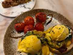 班尼迪克蛋蜜汁叉烧肉早午餐-The Rug(三里屯店)