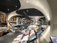 -钟书阁(珍园店)