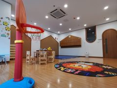 -抱抱熊托育中心(大悦城店)