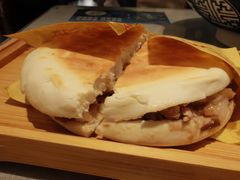 腊汁肉夹膜-大嘻咹biangbiang面(历史博物馆店)