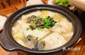 Braised Black Chicken and Tofu in Clay Pot
