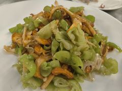 皱皮椒炒奶油菌-蔼若春.传承三十年云南菜(金碧公园店)