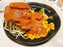 火山熔岩瀑布牛排-汤姆家的牛排意面披萨(新城市广场店)
