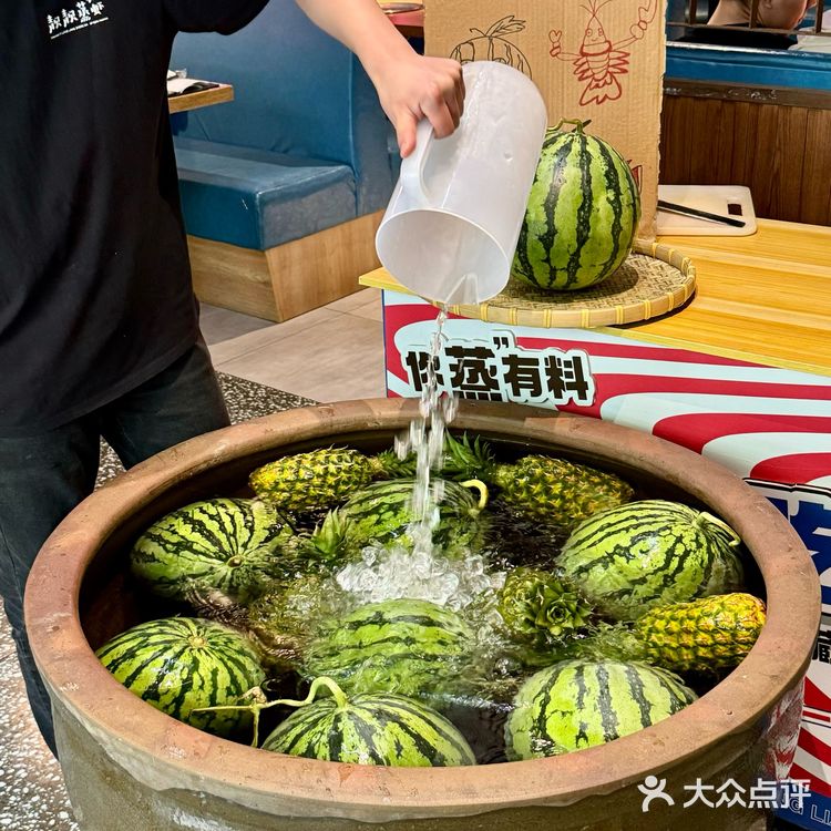 虾闹一下，靓仔吃瓜