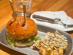 经典芝士牛肉汉堡-三勾JJJ Burger&Coffee(梅溪湖店)