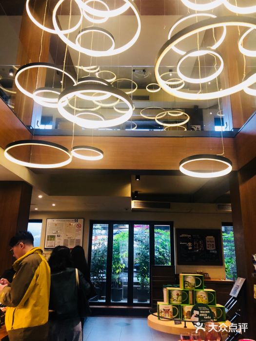 星巴克臻选(成都宽窄巷子店)大堂图片