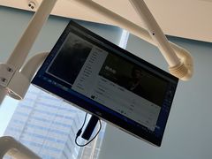 -瑞尔齿科(上海长风大悦城店)