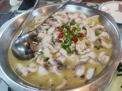 -何哥鲜鱼餐厅(龙湖花园店)