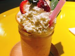 草莓优格奶昔-MIKAKU(万达广场上海宝山店)