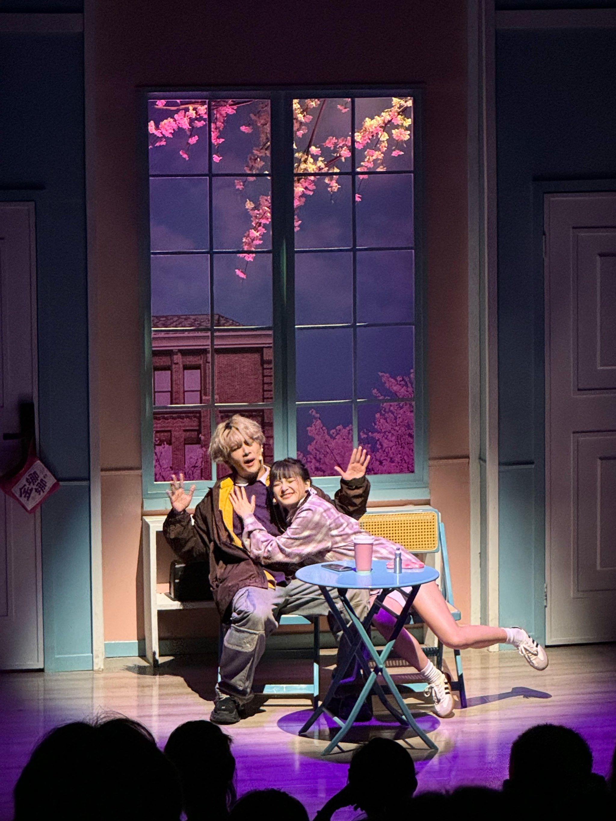 激情舞台,来看"杭州"刘昊然接吻93