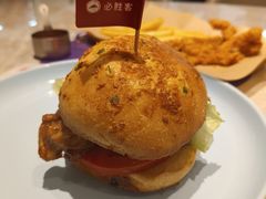 招牌秘制鸡腿堡-必胜客(上海新南方商城PH店)