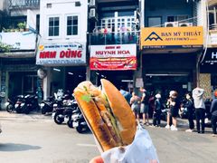 -Bánh Mì Huynh Hoa