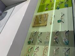 -提一眼镜·蔡司·依视路(小寨店)