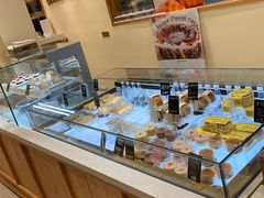 面包甜点陈列柜-分子跳动鲜活面包(五一大道店)