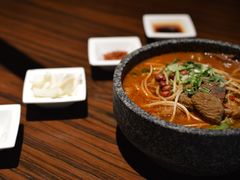 -百灵希尔顿逸林酒店大堂吧