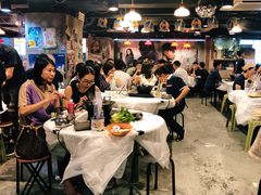 大堂-鲜入围煮花胶鸡海鲜火锅