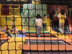 -蹦蹦跳跳(新奥购物中心店)