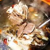 这家洞氮胡记羊肉馆是福州首家做烫皮羊肉汤锅的