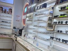 -美式眼镜·授权蔡司.依视路.尼康.豪雅.明月(南翔印象城店)