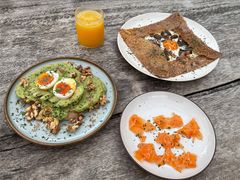 牛油果煮蛋吐司-RAC BAR(安福路店)