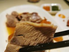 烧鹅乳猪双拼饭-龙记烧腊茶餐厅(常德路店)