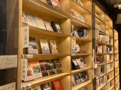 -猫的天空之城概念书店(杭州南宋御街店)