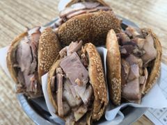 烧饼夹肘子肉-老四烧饼铺(丽源路店)