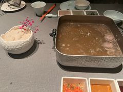 -左庭右院鲜牛肉火锅黑金店(陆家嘴中心店)