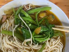 酸菜肉丝米线-越洋肖氏老米线(杨家坪店)