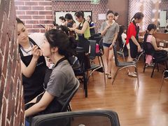 -金夫人化妆摄影职业培训学校