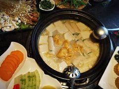 -大匠工房古船木艺术餐厅·猪肚鸡专门店(长白仙岛店)