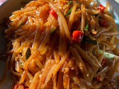 油渣土豆丝-局气烤鸭·北京菜(前门店)