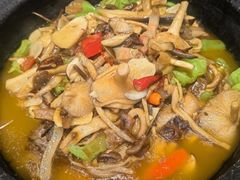 -老滇山寨•云南特色菜•地方菜•民族风情歌舞表演(金碧店)