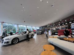 -成都华星名仕奥迪4S店(龙潭寺店)